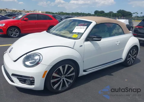 2015 Volkswagen Beetle 2.0T R-Line из США, поврежденный, VIN 3VW7T7AT9FM818482